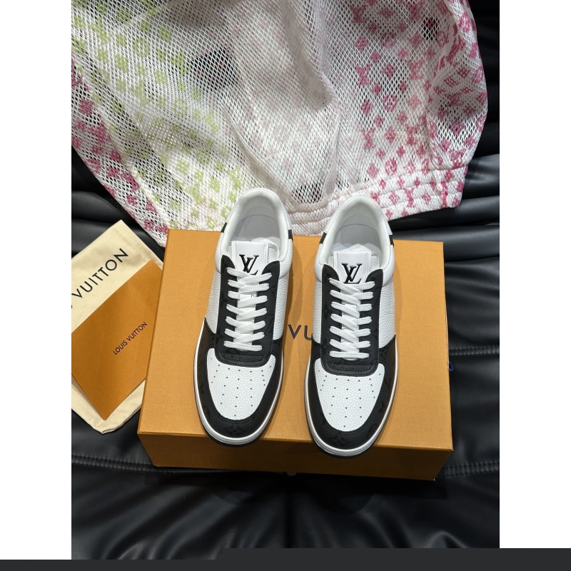 l**is V*t*n sneakers
